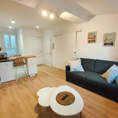 Barnabe : Nid Douillet Perche En Plein Centre Historique. Appartement Montpellier