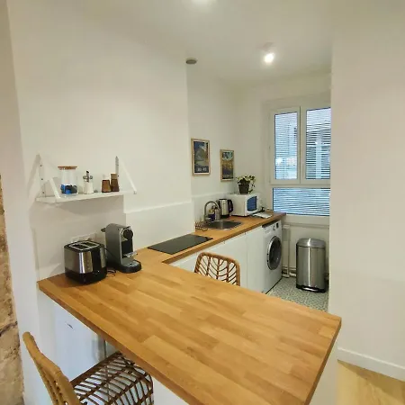 Barnabe : Nid Douillet Perche En Plein Centre Historique. Appartement