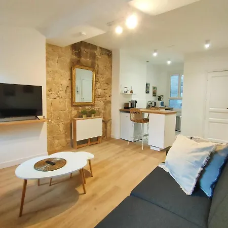 Apartment Barnabe : Nid Douillet Perche En Plein Centre Historique. *